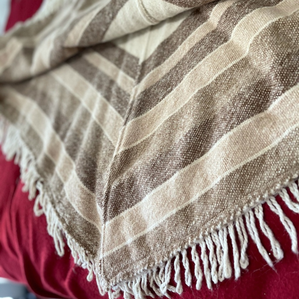 Poncho - Picture 2 of 5